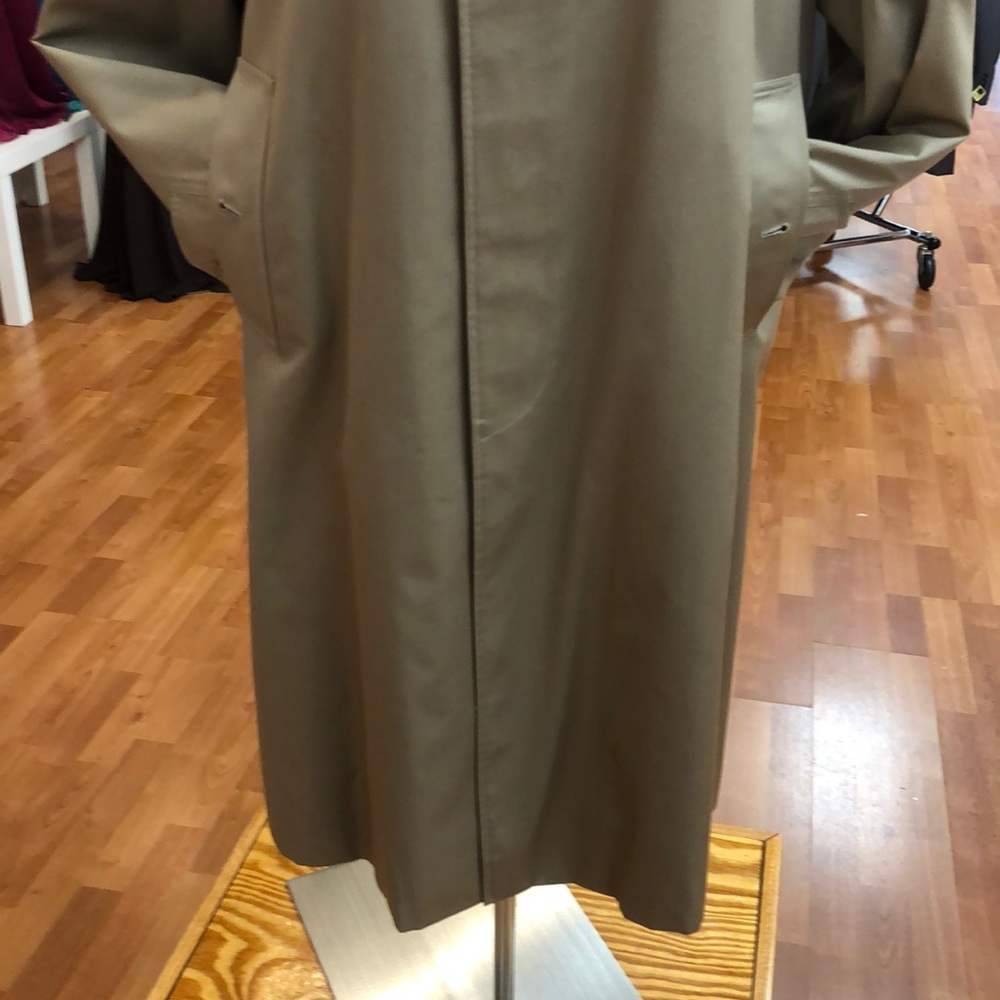 Men’s Burberry raincoat with zip out lining - Picture 3 of 8